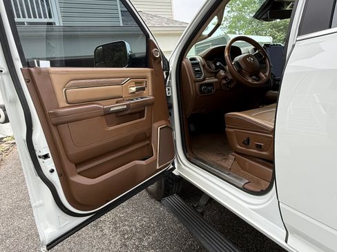 Used 2022 RAM 2500 Limited AWD/4WD image 11