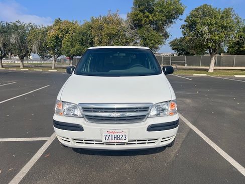 Used 2004 Chevrolet Venture Plus w/ Climate Package image 4