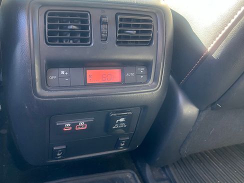 Used 2020 Nissan Pathfinder SL image 25