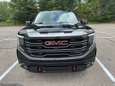 Used 2022 GMC Sierra 1500 AT4 w/ AT4 Premium Package AWD/4WD image 4