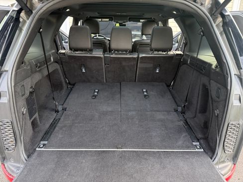 Used 2017 Land Rover Discovery HSE image 17