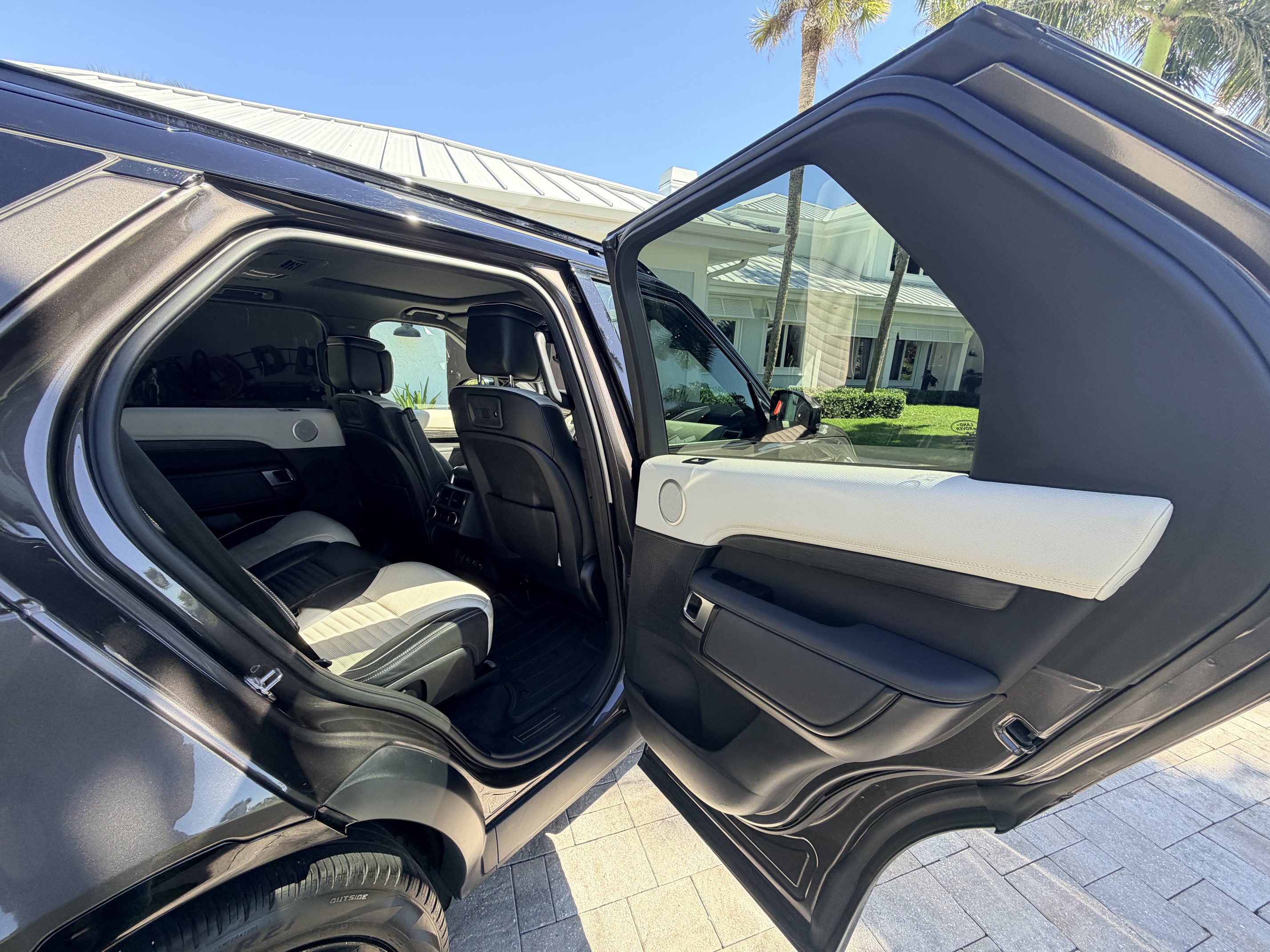 Used 2022 Land Rover Discovery S R-Dynamic AWD/4WD image 18