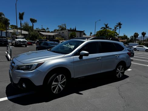 Used 2019 Subaru Outback 2.5i Limited AWD/4WD image 1