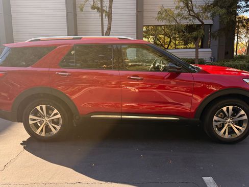 Used 2020 Ford Explorer Platinum w/ Premium Technology Package image 6