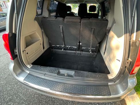 Used 2016 Dodge Grand Caravan American Value Package FWD image 6