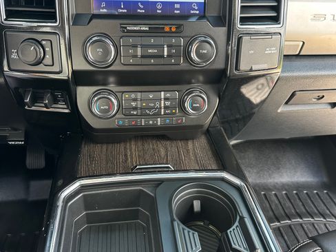 Used 2021 Ford F250 Lariat w/ Tremor Off-Road Package AWD/4WD image 32