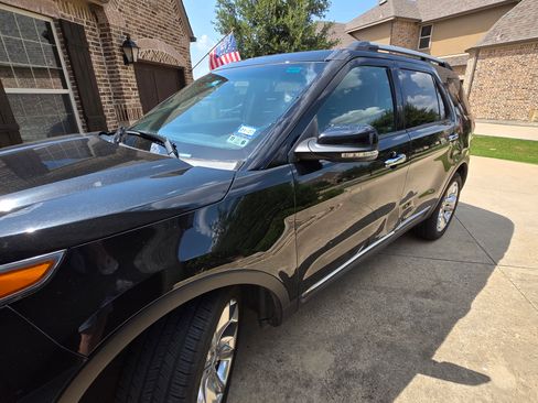 Used 2015 Ford Explorer XLT w/ Equipment Group 202A FWD image 9