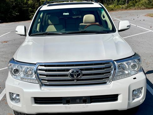 Used 2013 Toyota Land Cruiser image 2