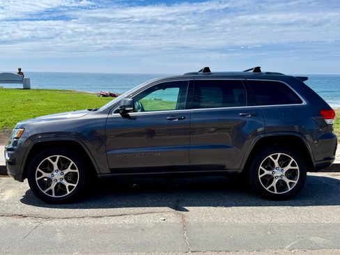 Used 2018 Jeep Grand Cherokee Limited image 22