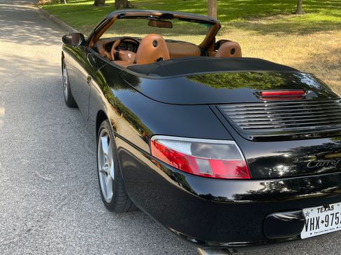 Used 2003 Porsche 911 Cabriolet image 31