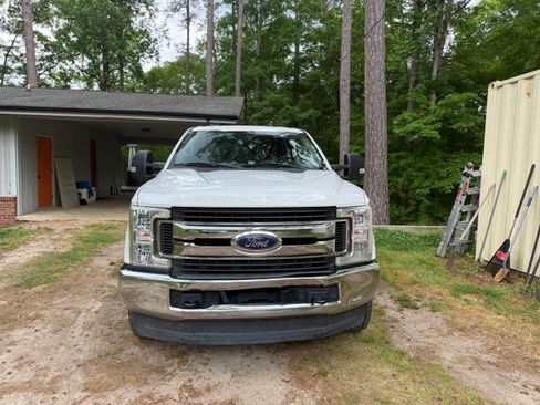 Used 2019 Ford F250 XLT image 2