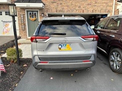 Used 2019 Toyota RAV4 Limited image 2