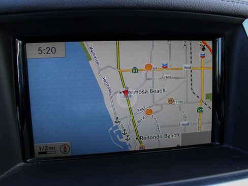 Used 2015 Mercedes-Benz GL 550 4MATIC image 27