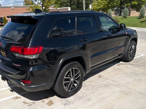 Used 2017 Jeep Grand Cherokee Trailhawk AWD/4WD image 9