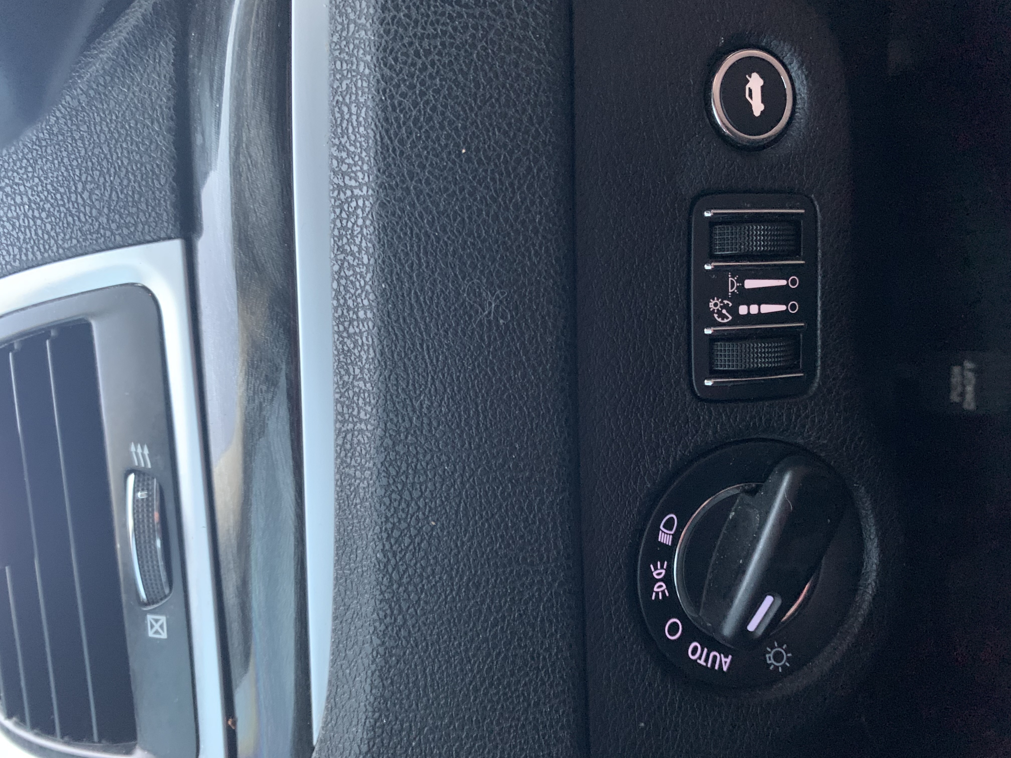 Used 2016 Chrysler 300 Limited RWD image 12