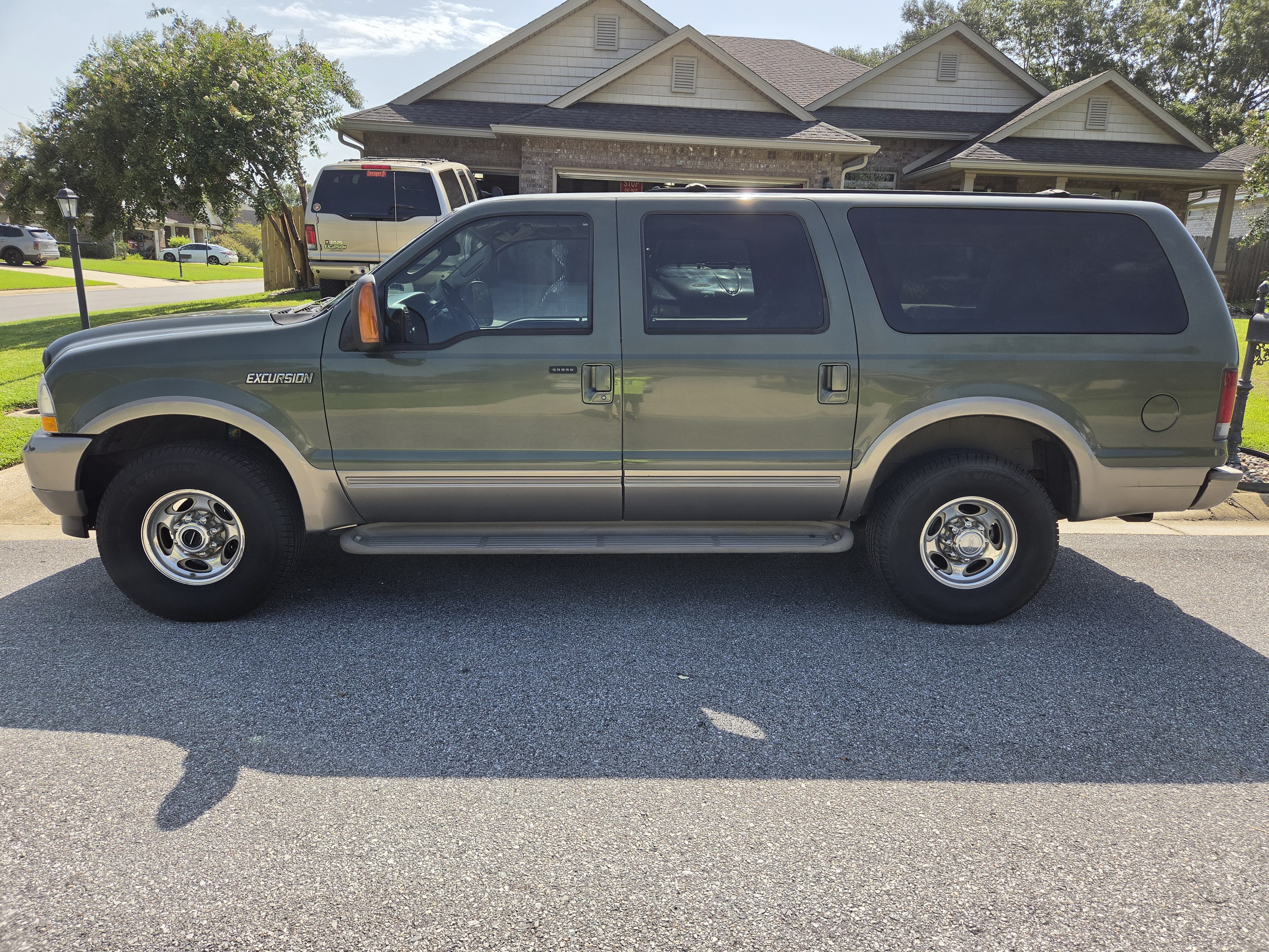 Used 2004 Ford Excursion Eddie Bauer AWD/4WD image 2