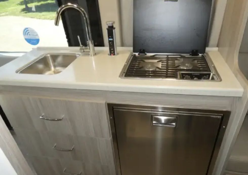 Used 2022 RAM ProMaster 3500 w/ Premium R/V Group FWD image 2