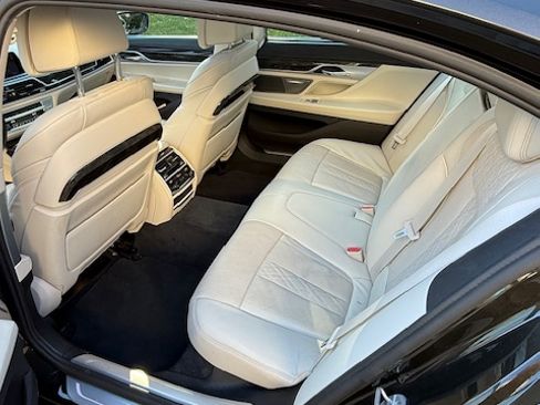 Used 2017 BMW 740i xDrive image 14