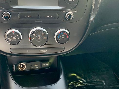 Used 2019 Kia Soul FWD image 11