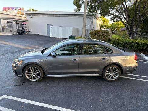 Used 2018 Volkswagen Passat 2.0T R-Line image 6