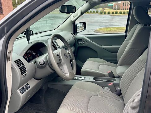 Used 2021 Nissan Frontier SV w/ Midnight Edition Floor Mats image 23