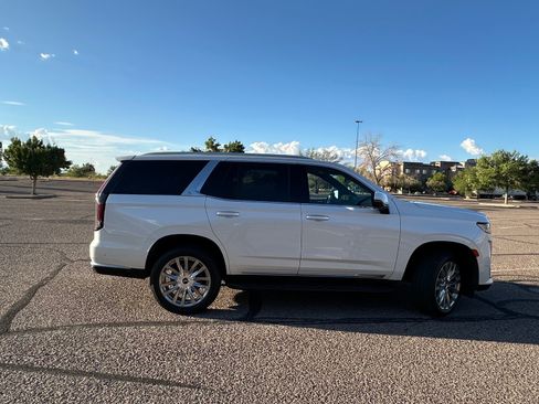 Used 2023 Cadillac Escalade Premium Luxury AWD/4WD image 2