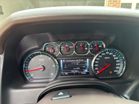 Used 2018 Chevrolet Suburban LT RWD image 5