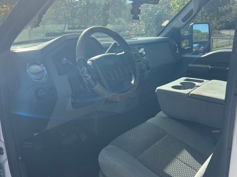 Used 2011 Ford F250 XLT w/ XLT Interior Pkg image 8