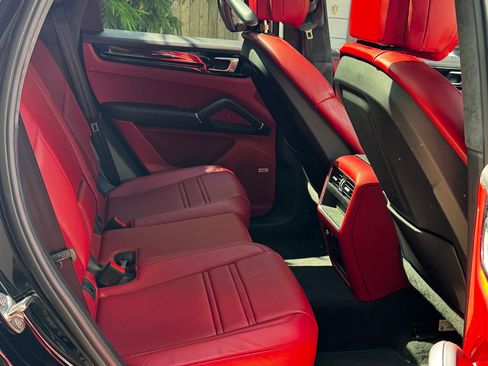 Used 2021 Porsche Cayenne GTS AWD/4WD image 19