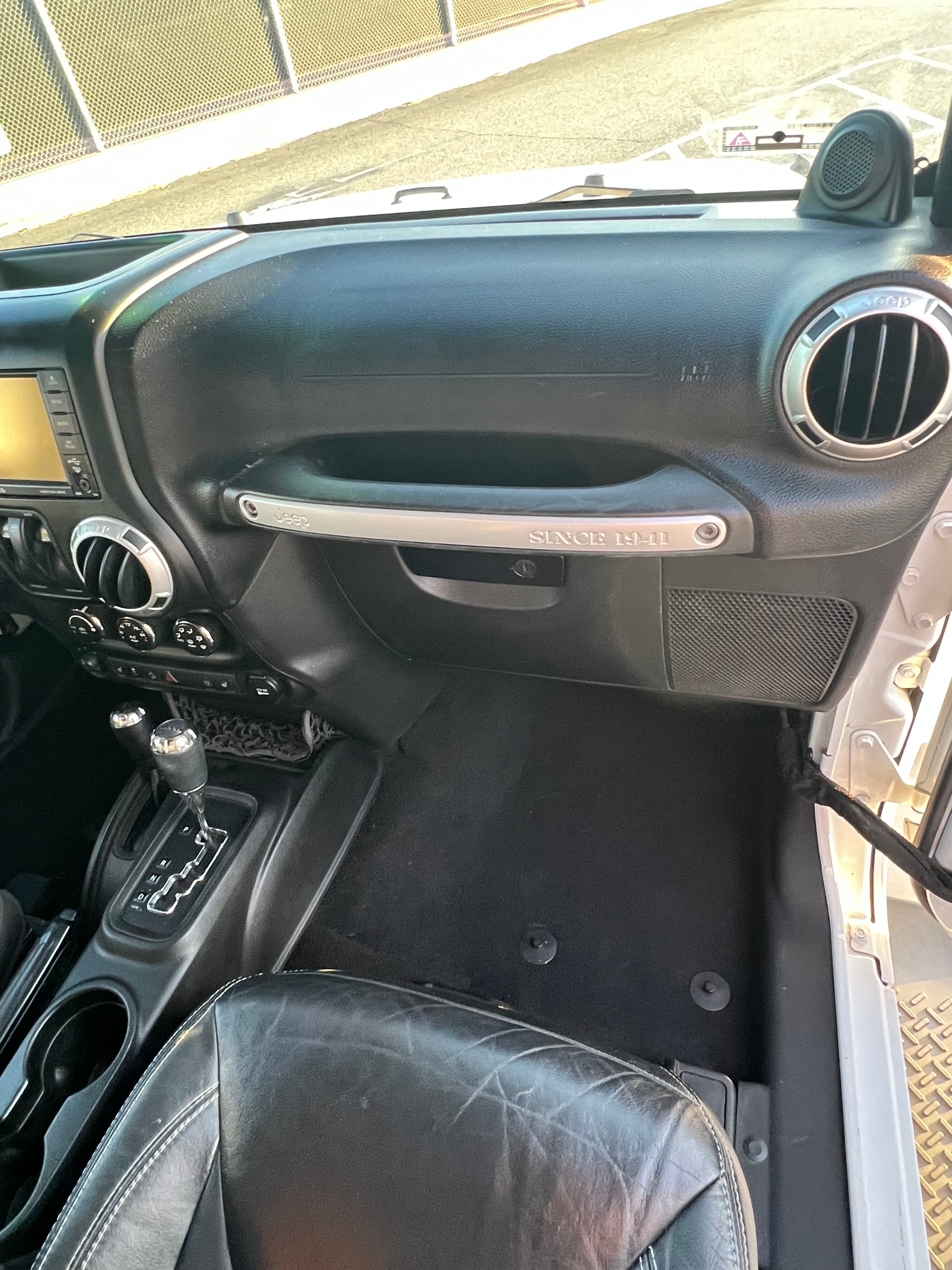 Used 2014 Jeep Wrangler Sahara w/ Connectivity Group AWD/4WD image 10