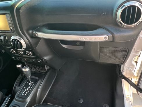 Used 2014 Jeep Wrangler Sahara w/ Connectivity Group AWD/4WD image 10