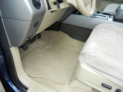 Used 2011 Ford Expedition XLT w/ 203A Rapid Spec Order Code image 16