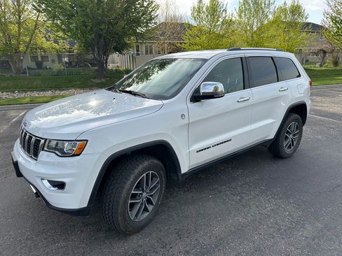 Used 2017 Jeep Grand Cherokee Limited AWD/4WD image 1