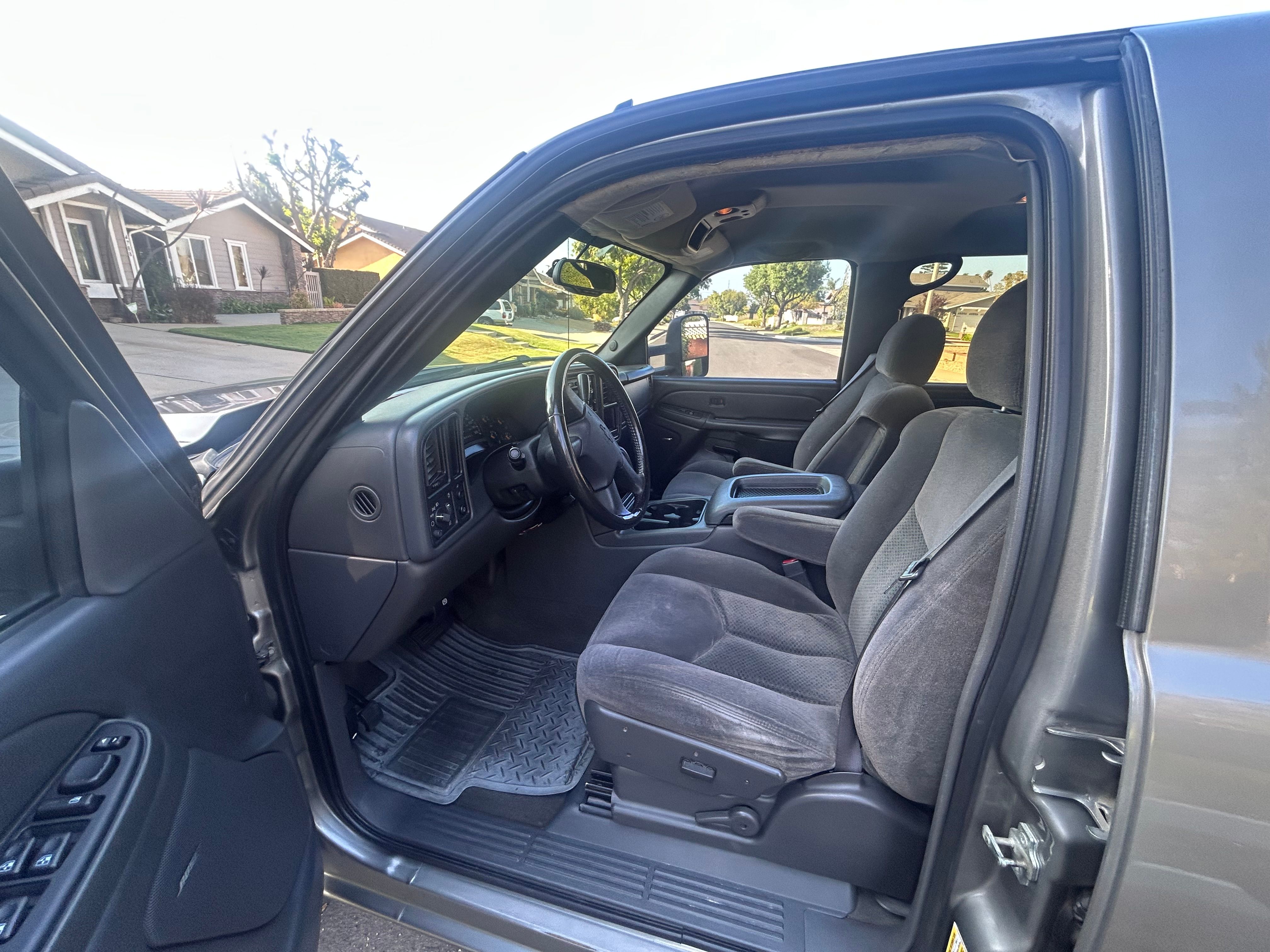 Used 2006 Chevrolet Silverado 2500 LT RWD image 6