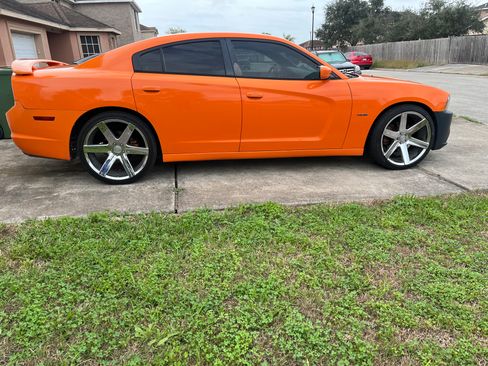 Used 2014 Dodge Charger R/T image 1