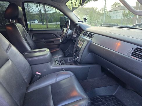 Used 2014 Chevrolet Silverado 2500 LTZ w/ LTZ Plus Package image 13