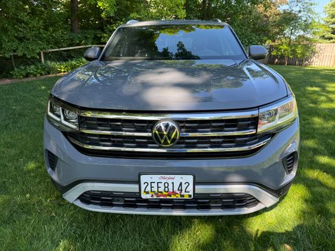 Used 2020 Volkswagen Atlas Cross Sport SE w/ Panoramic Sunroof Package AWD/4WD image 2