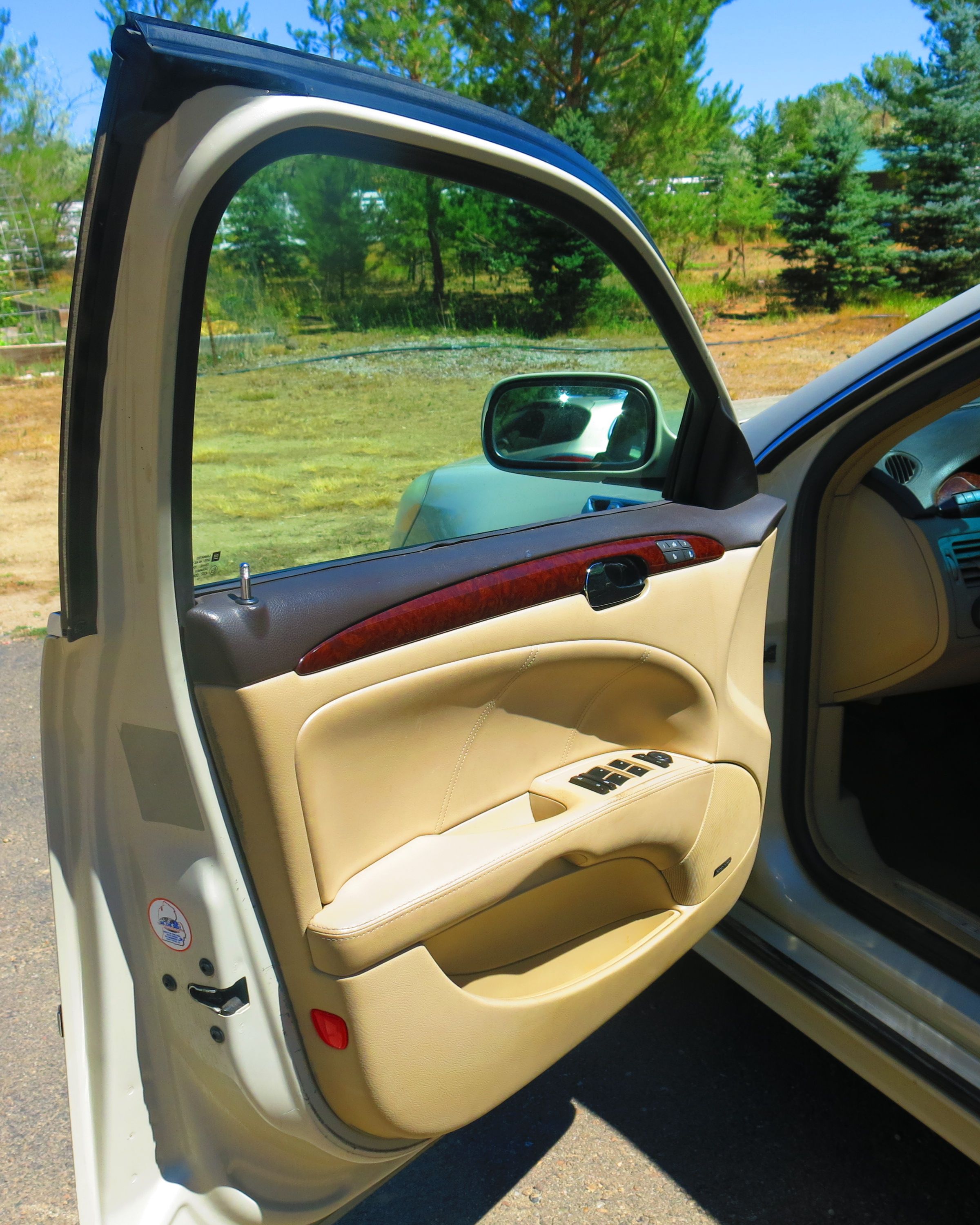 Used 2010 Buick Lucerne CXL FWD image 8