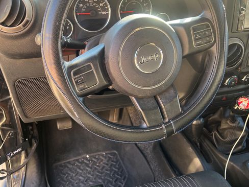 Used 2012 Jeep Wrangler Unlimited Sport image 6