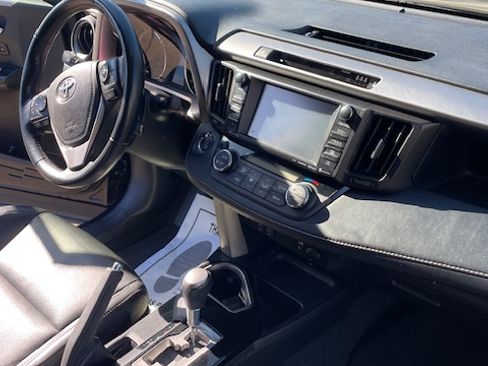 Used 2017 Toyota RAV4 Limited image 7