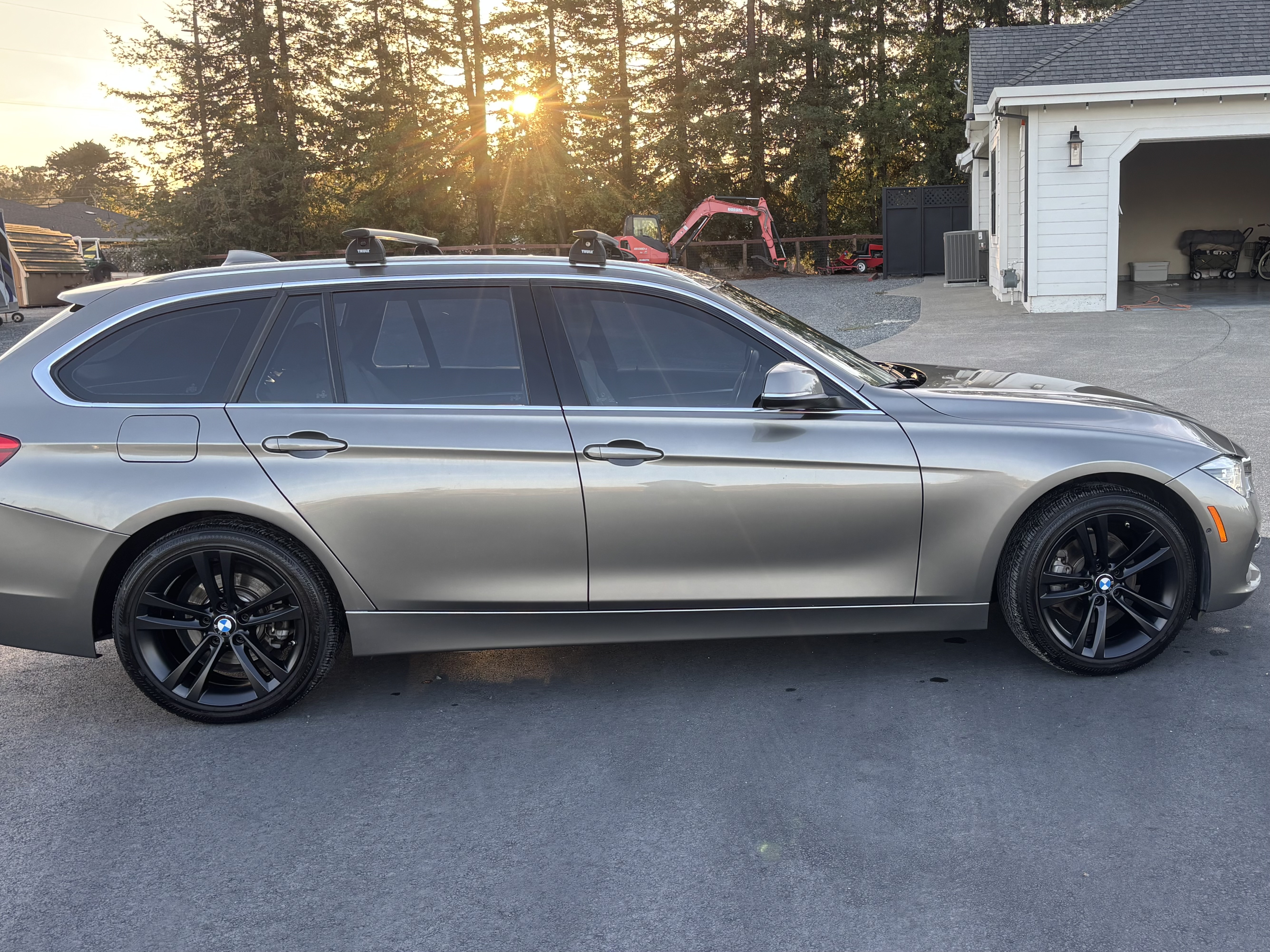 Used 2017 BMW 330i xDrive Wagon AWD/4WD image 6