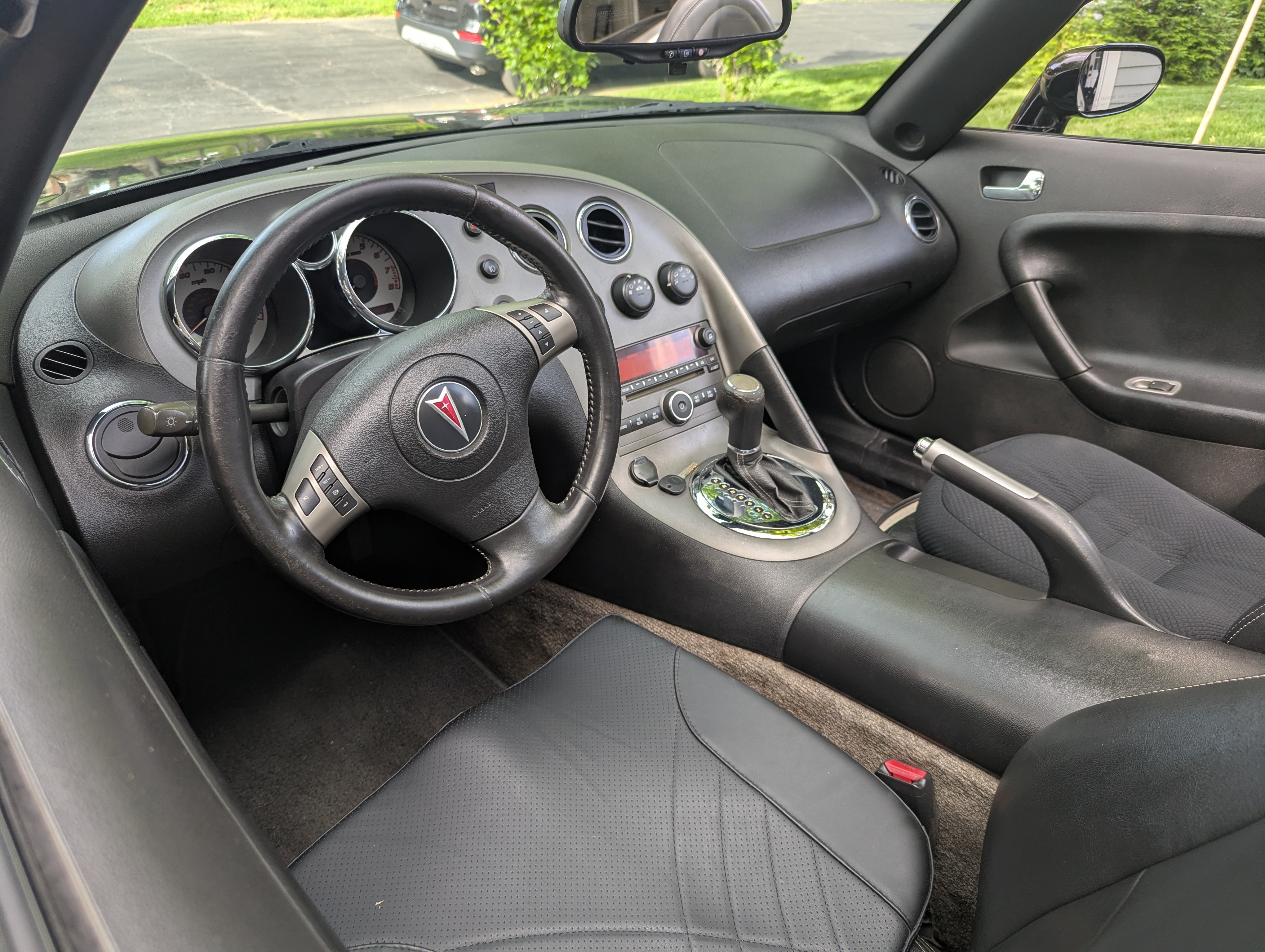 Used 2006 Pontiac Solstice Convertible w/ Premium Package RWD image 12