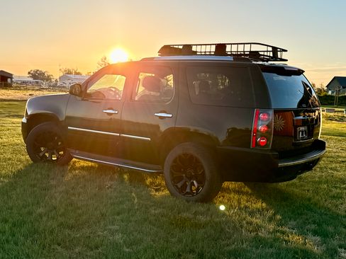 Used 2010 GMC Yukon Denali AWD/4WD image 2