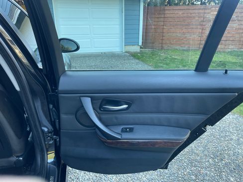 Used 2006 BMW 330i Sedan image 11