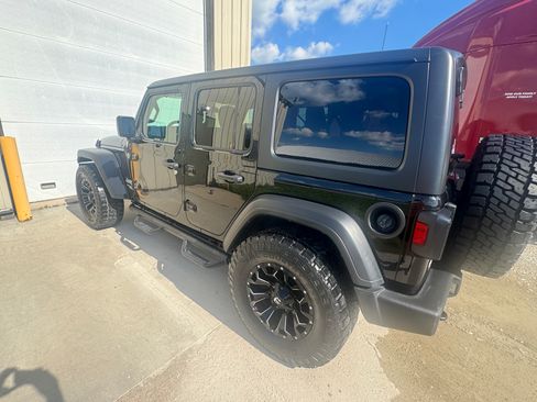 Used 2018 Jeep Wrangler Unlimited Sport S AWD/4WD image 4