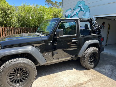 Used 2025 Jeep Wrangler Sport image 13