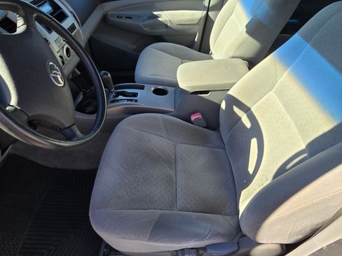 Used 2006 Toyota Tacoma PreRunner w/ SR5 Pkg #2 image 18