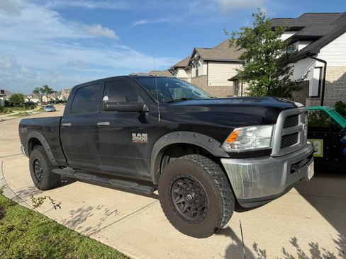 Used 2018 RAM 2500 Tradesman w/ Chrome Appearance Group image 2