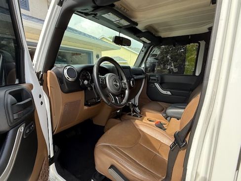 Used 2015 Jeep Wrangler Unlimited Sahara w/ Connectivity Group image 11