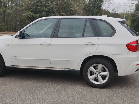 Used 2010 BMW X5 xDrive30i image 2